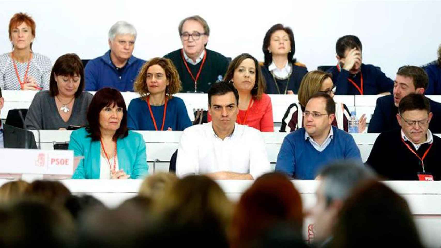 Caras largas en el comité federal del PSOE.