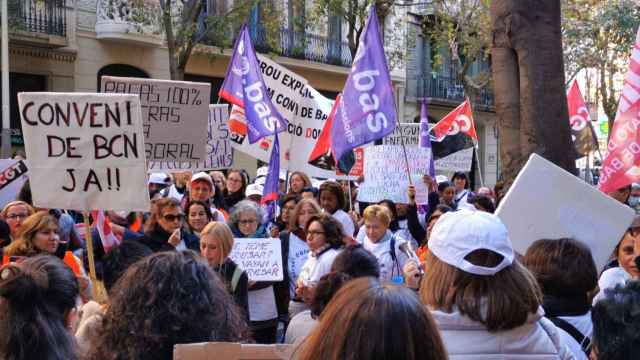 Trabajadoras de la atención domiciliaria durante una concentración en la primera jornada de huelga en Barcelona / CGT
