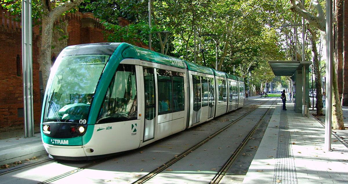 Imagen de un tranvía en la Estación de Ciutadella del Trambesòs / CG