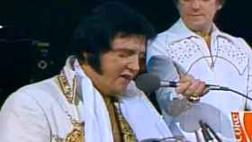 Elvis Presley durante su último concierto, dos meses antes de su muerte, el 26 de junio de 1977 en Indianápolis. / CG