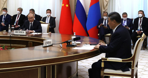 El presidente ruso Vladimir Putin (izq.) y el presidente chino Xi Jinping, asisten a una reunión en el marco de la Organización de Cooperación de Shanghai / EUROPA PRESS