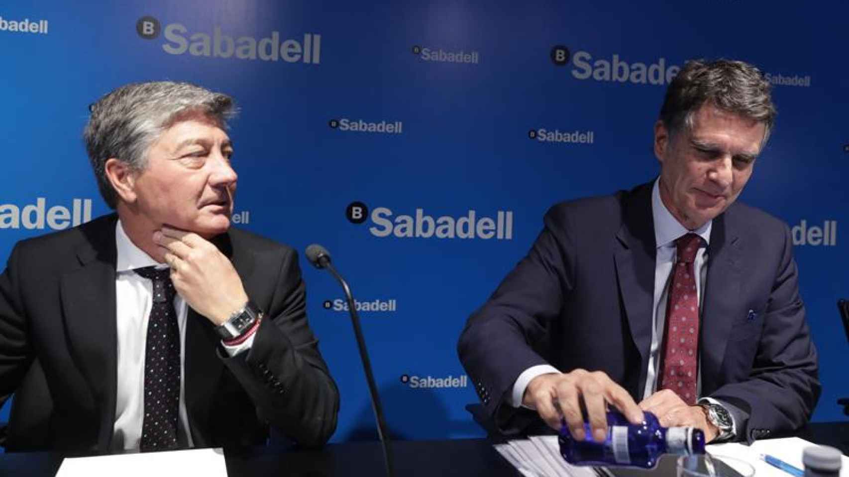 Gabriel Martínez, a la izquierda, nuevo subdirector general de Banco Sabadell, junto a Jaume Guardiola, consejero delegado de la entidad / EFE