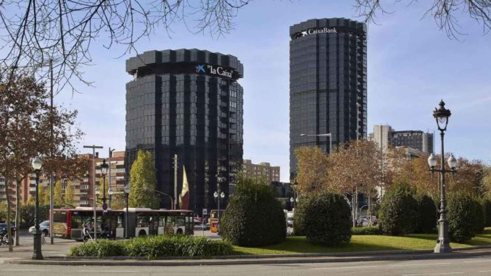 Imagen de la sede de Caixabank en Barcelona, la entidad que ha anunciado que aplicará un ERE a 2.157 trabajadores / CG