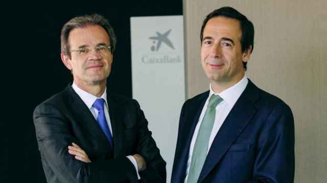 Jordi Gual (i), presidente de Caixabank, junto a Gonzalo Gortázar, el consejero delegado de la entidad / CAIXABANK