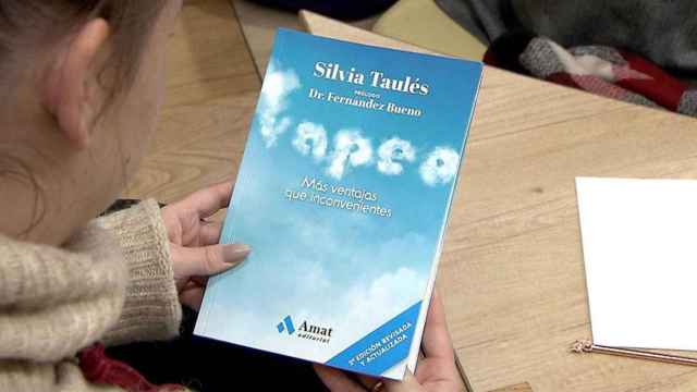 'Vapeo. Más ventajas que inconvenientes', el libro de Silvia Taulés sobre los cigarrillos electrónicos / EUROPAPRESS