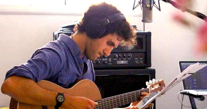 Alejandro Godoy en un estudio de música / INSTAGRAM