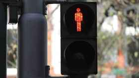 Semáforo para peatones en rojo / PIXABAY