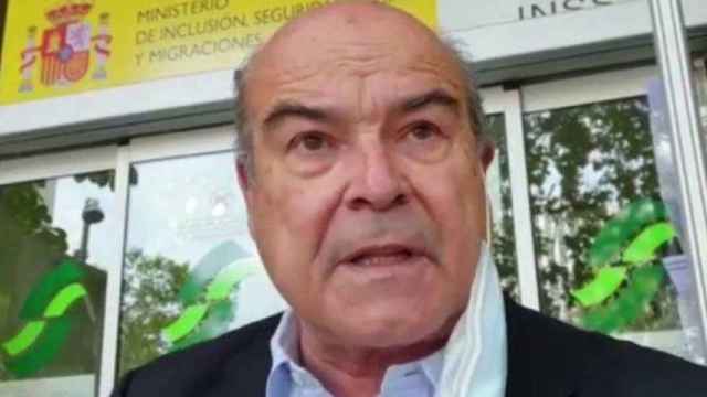 Antonio Resines, enfadado frente a una oficina de la Seguridad Social / ATRESMEDIA