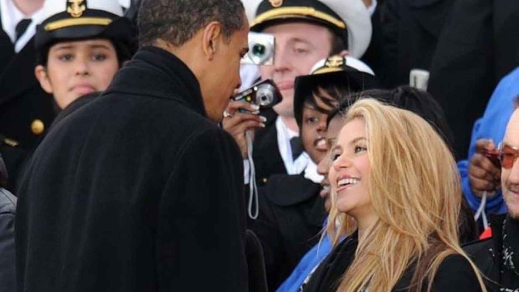 Shakira mira a Obama