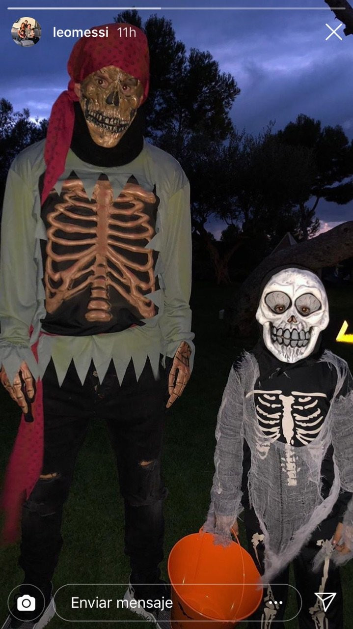 Leo Messi disfrazado en Halloween junto a su hijo Thiago / Instagram
