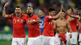 Vidal y Medel celebrando la victoria chilena frente a Colombia / EFE