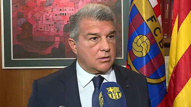 Joan Laporta atiende a los medios oficiales del Barça / FCB