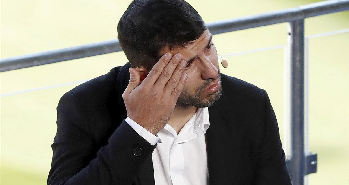 El Kun Agüero, roto y desolado, en su despedida del fútbol / EFE