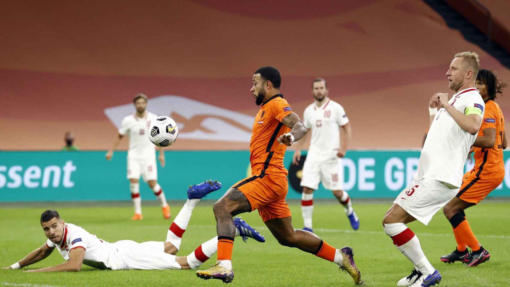 Memphis Depay en un partido con la selección holandesa / EFE