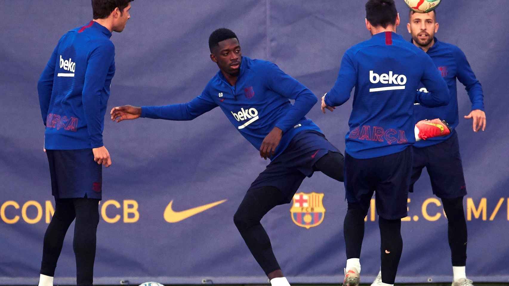Dembelé durante un entrenamiento del Barça / EFE
