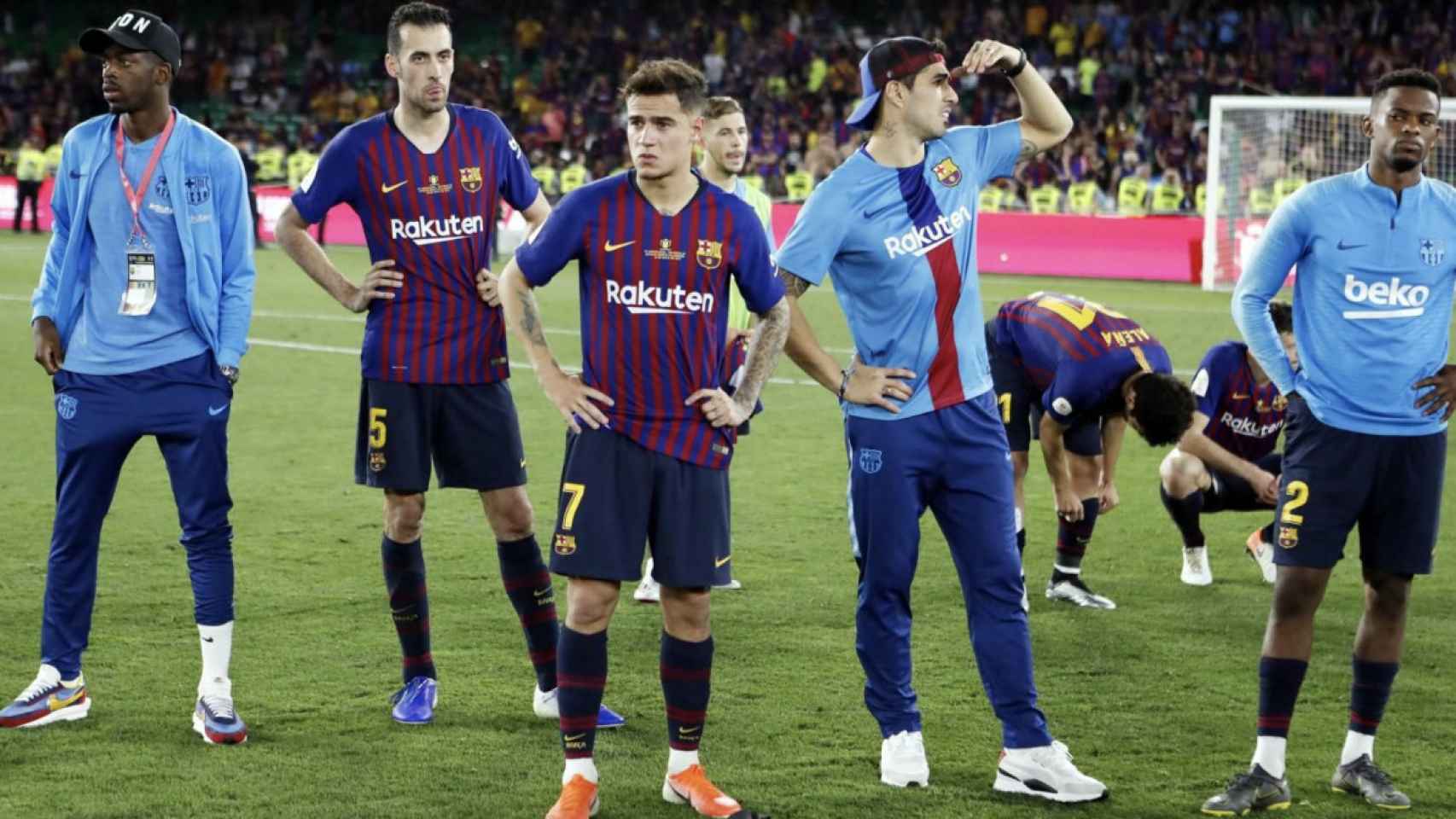 Una foto de los jugadores del Barça abatidos tras perder la final de la Copa del Rey / FCB