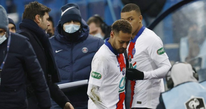 Neymar, tras lesionarse con el PSG | EFE