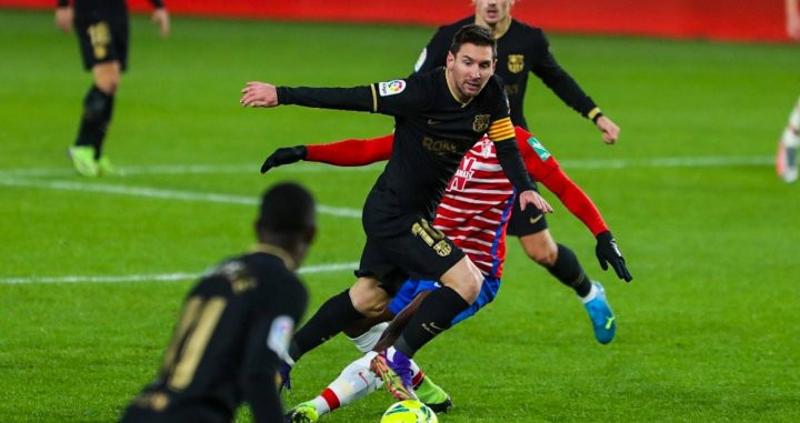 Messi, Griezmann y Dembelé en una acción ante el Granada / FC BARCELONA