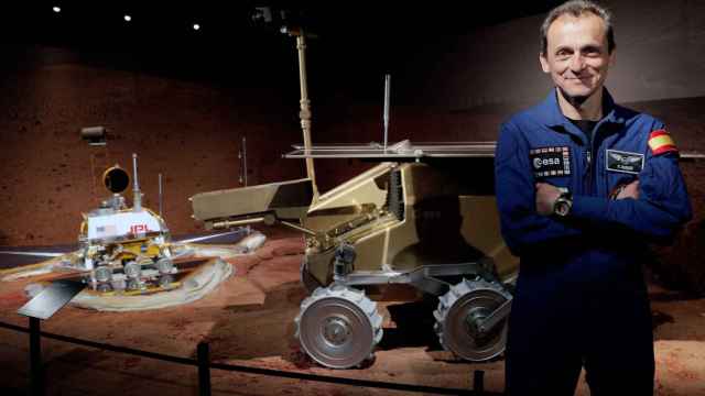 El astronauta Pedro Duque, será el ministro de Ciencia. En la imagen en una exposición en Valencia.