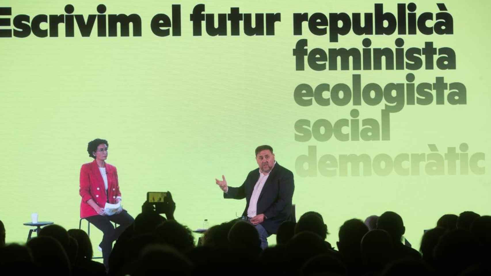 Marta Rovira (por videoconferencia) y Oriol Junqueras, en un acto de ERC en Barcelona / EFE