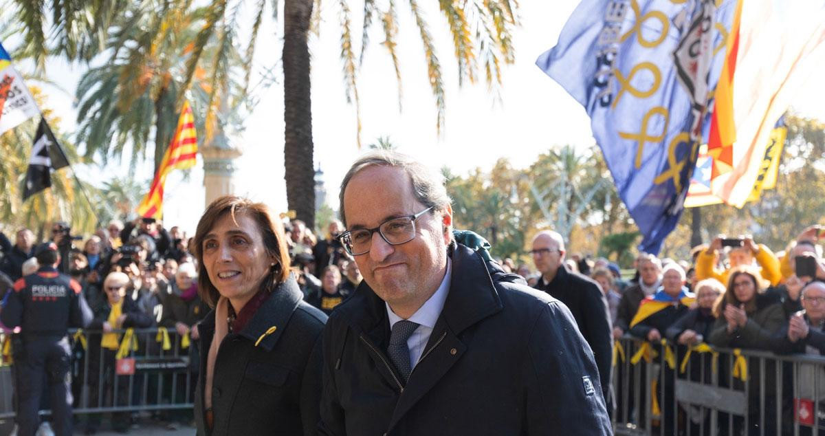 El presidente de la Generalitat, Quim Torra, junto a su mujer tras declarar ante el TSJC por desobediencia / EUROPA PRESS