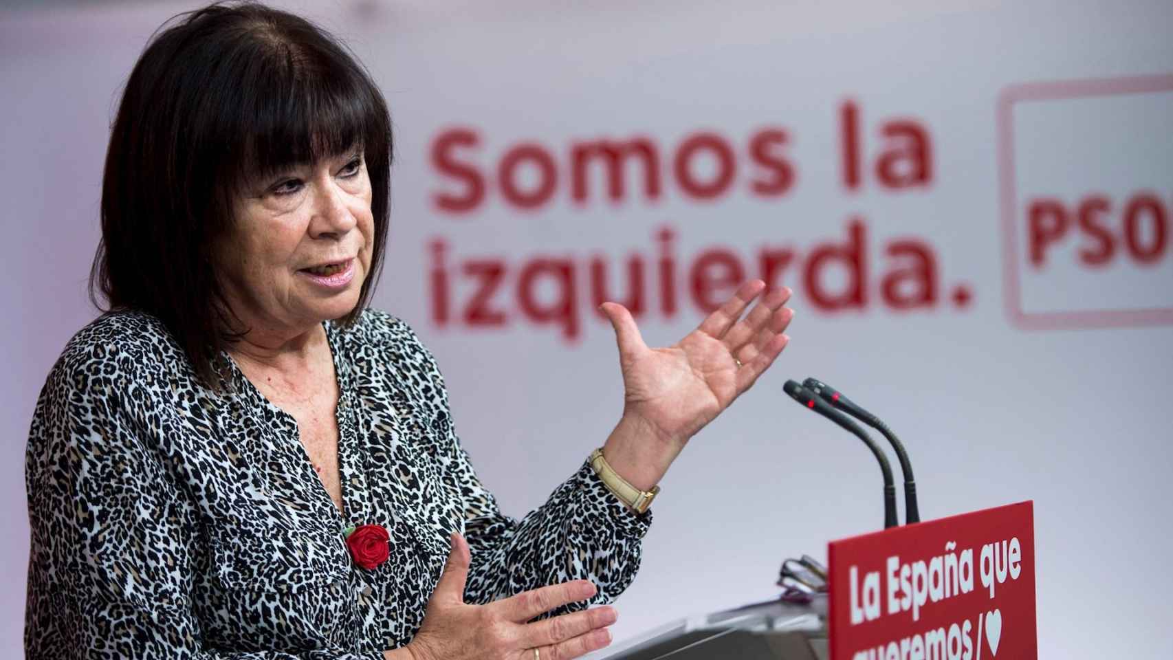 La presidenta del PSOE, Cristina Narbona, durante la rueda de prensa posterior a la comisión ejecutiva del partido socialista / EFE