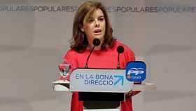 La vicepresidenta del Gobierno, Soraya Sáenz de Santamaría, durante su intervención en el acto de este domingo en Barcelona