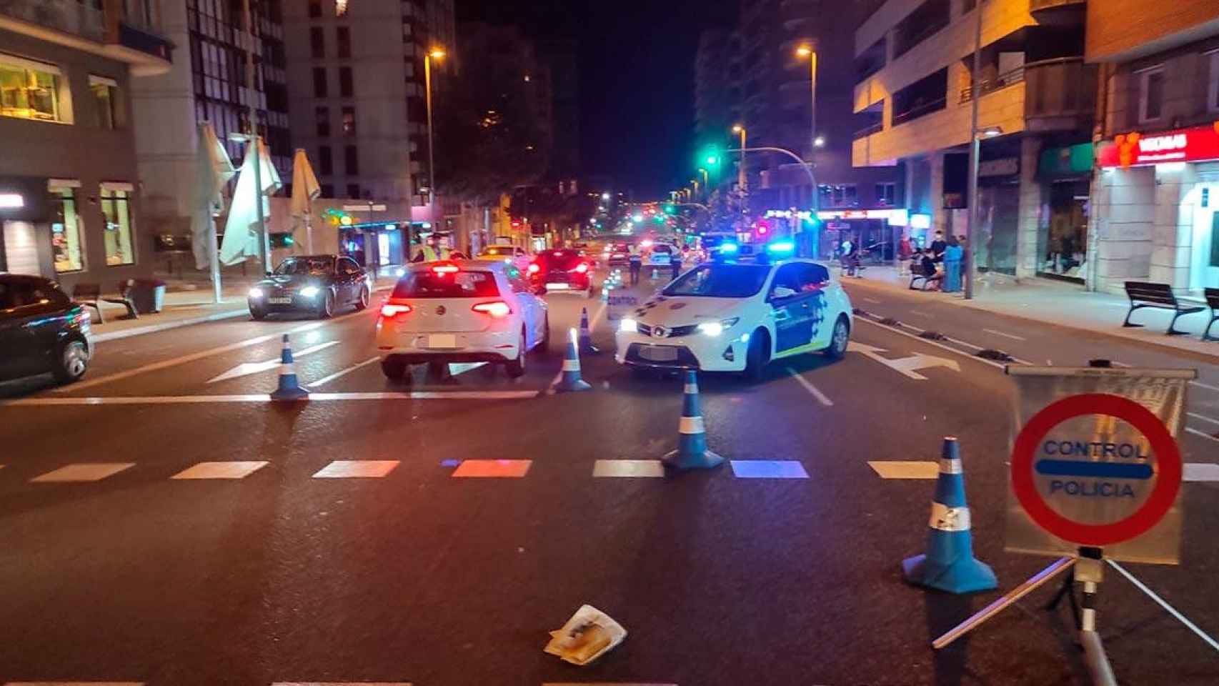 Un control policial de alcoholemia en Lleida del pasado fin de semana / GUARDIA URBANA