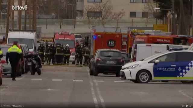 Dotaciones de bomberos y emergencias en la explosión de Vía Trajana / BETEVÉ