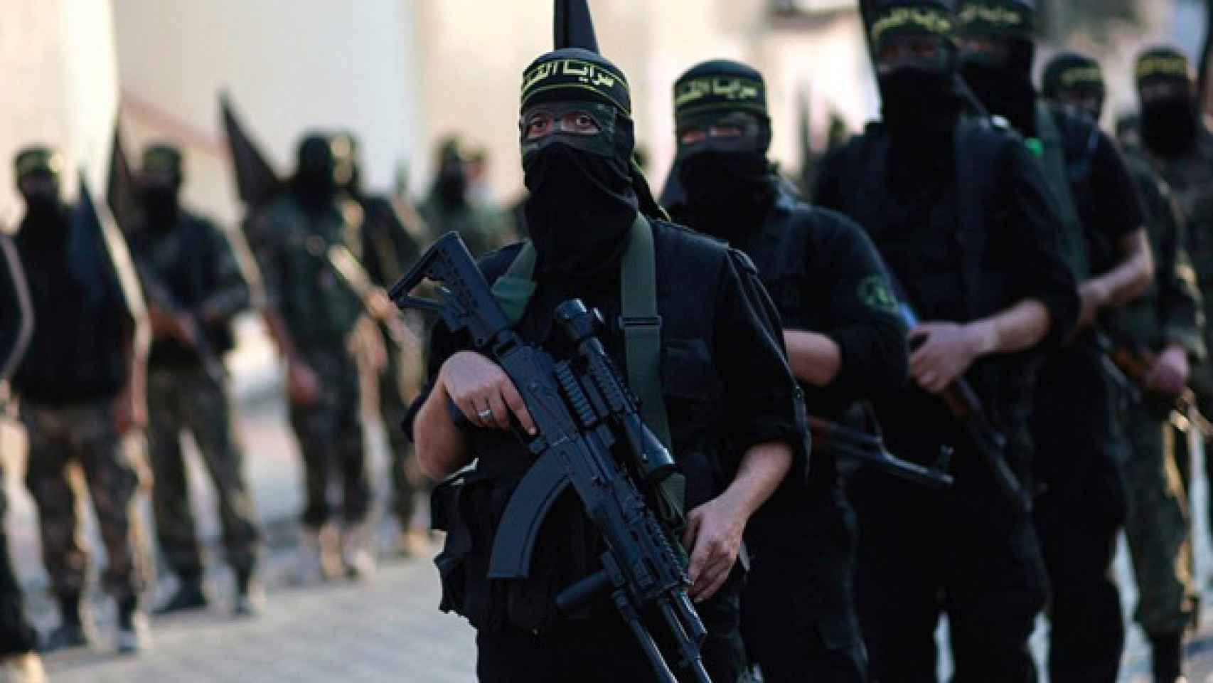 Un grupo de yihadistas durante un entrenamiento / EFE
