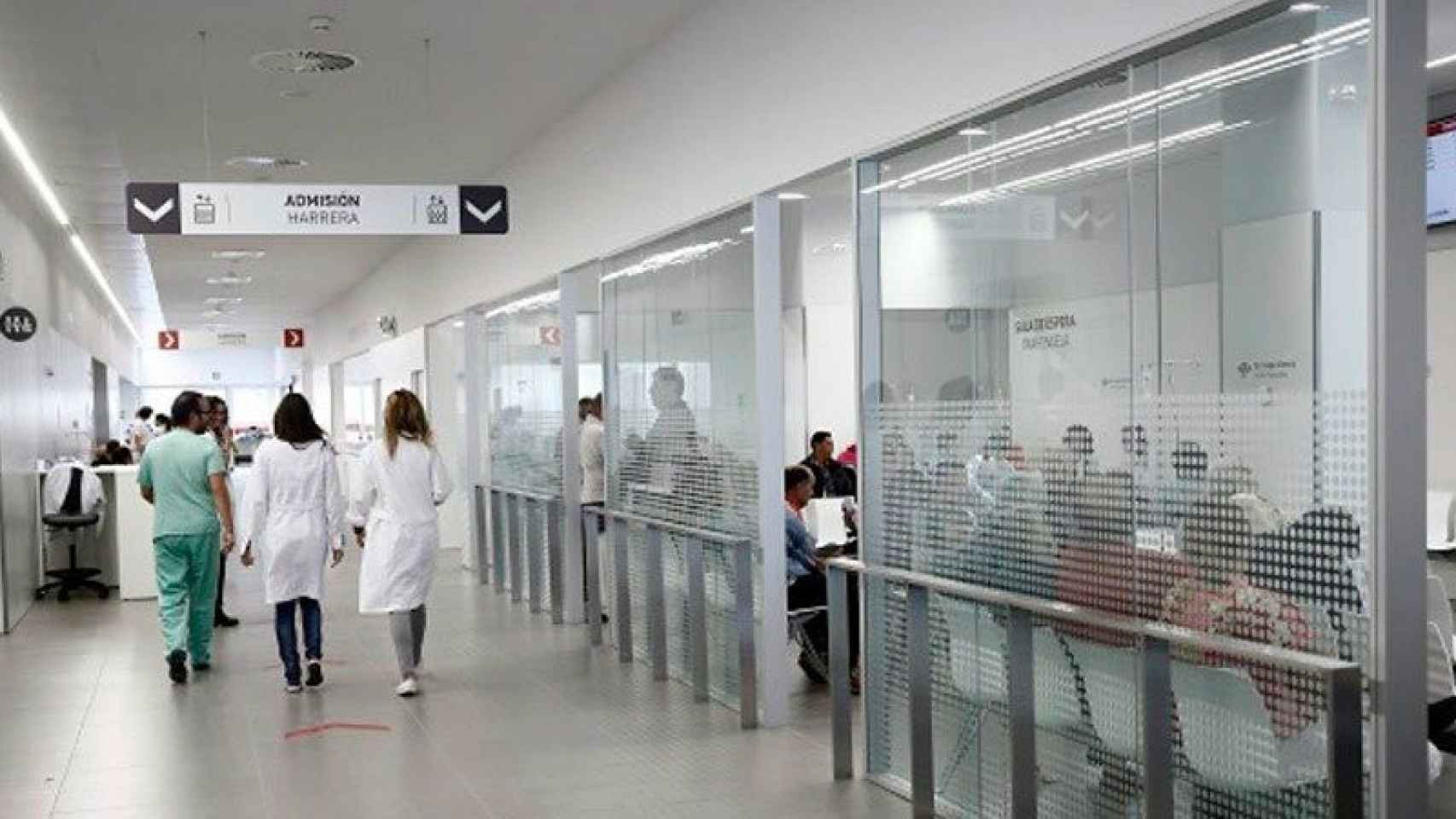El servicio de urgencias del Complejo Hospitalario de Navarrra, saturado desde su inauguración.