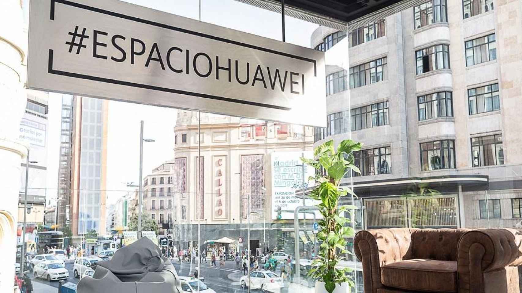 Foto de la segunda planta de la tienda Espacio Huawei de Madrid / EN HUAWEI CONSUMER