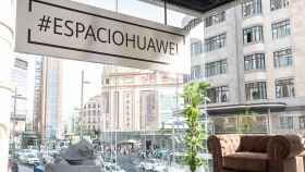 Foto de la segunda planta de la tienda Espacio Huawei de Madrid / EN HUAWEI CONSUMER