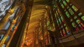 Interior de la Sagrada Familia en Barcelona / UNSPLASH
