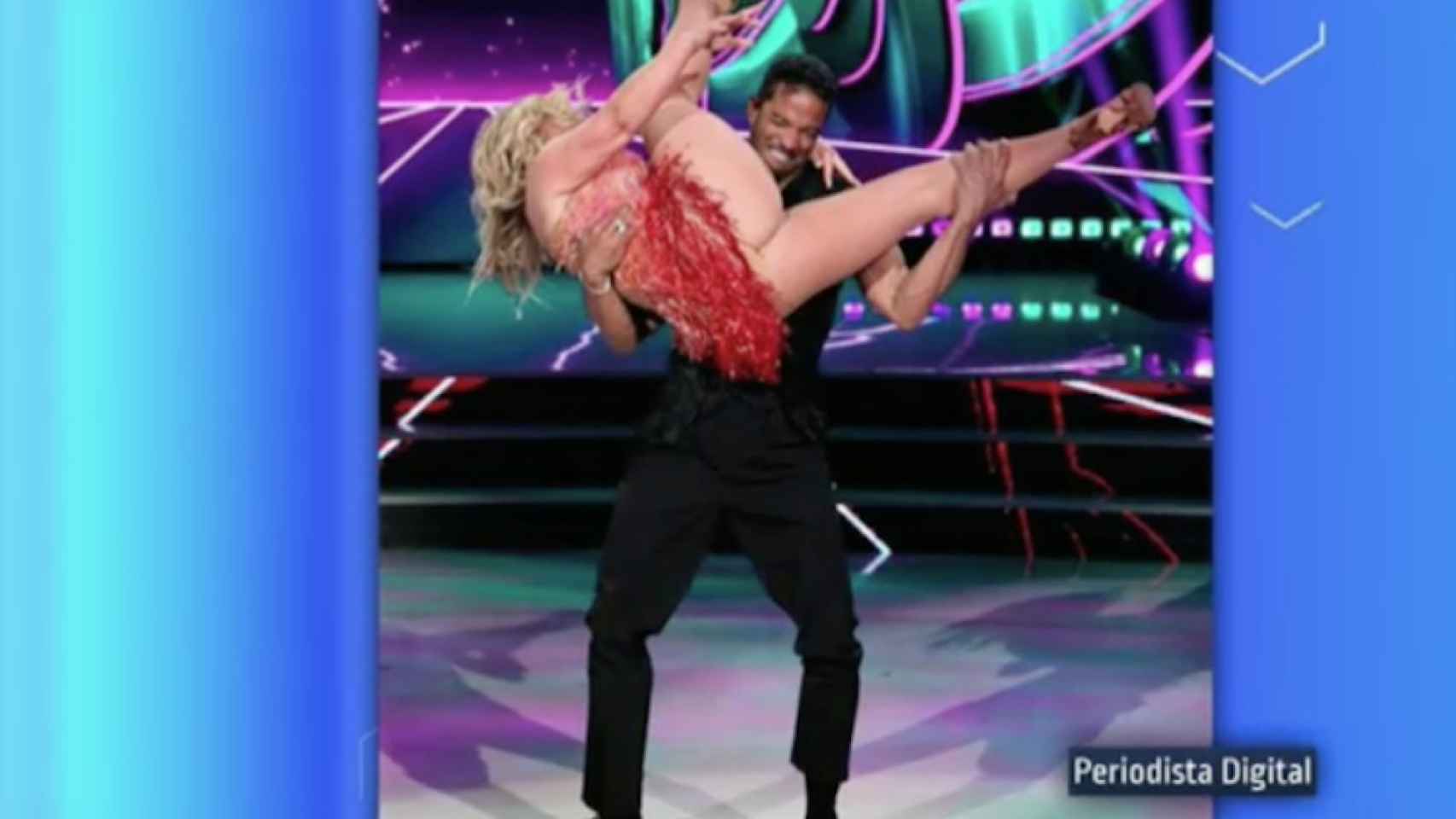 Anastacia canta mientras baila en un programa de televisión italiana