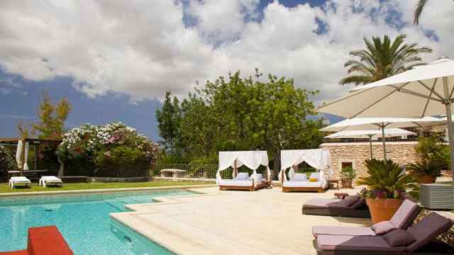 Un hotel de lujo de Ibiza / CANLLUC