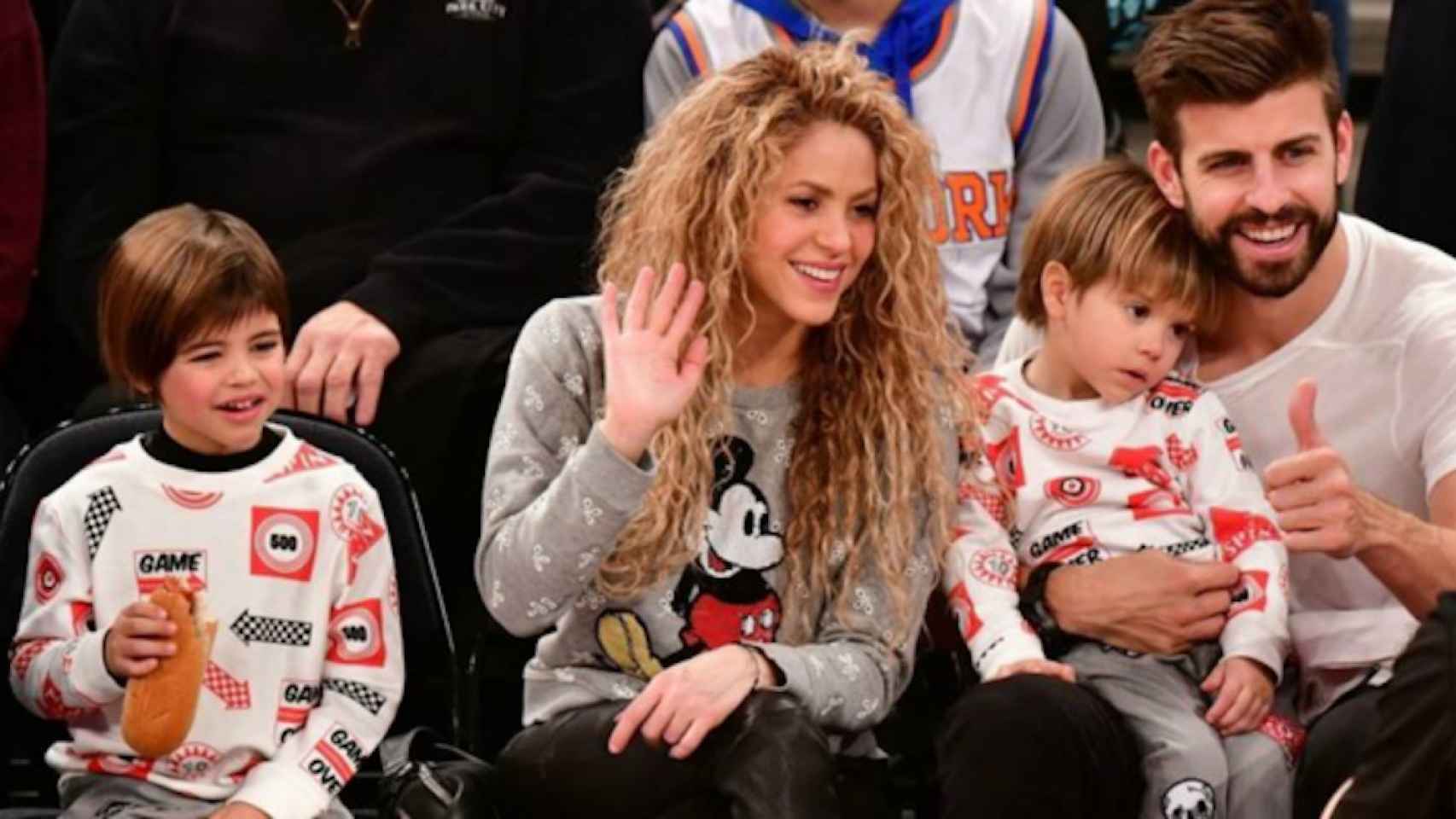 Una foto de archivo de Gerard Piqué, Shakira y sus dos hijos Milan y Sasha