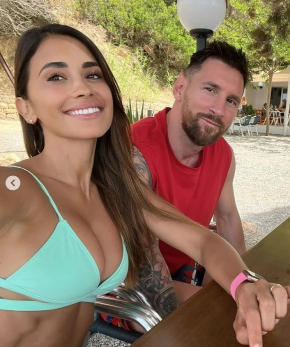 Messi y Antonella, disfrutando sus vacaciones en Ibiza / Instagram