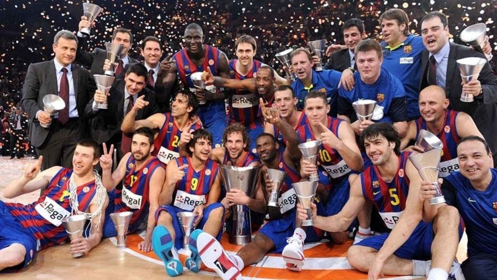 El Barça, celebrando la Euroliga conseguida en 2010 / EFE