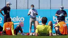 Bartomeu en un entrenamiento del Barça la pasada temporada / EFE