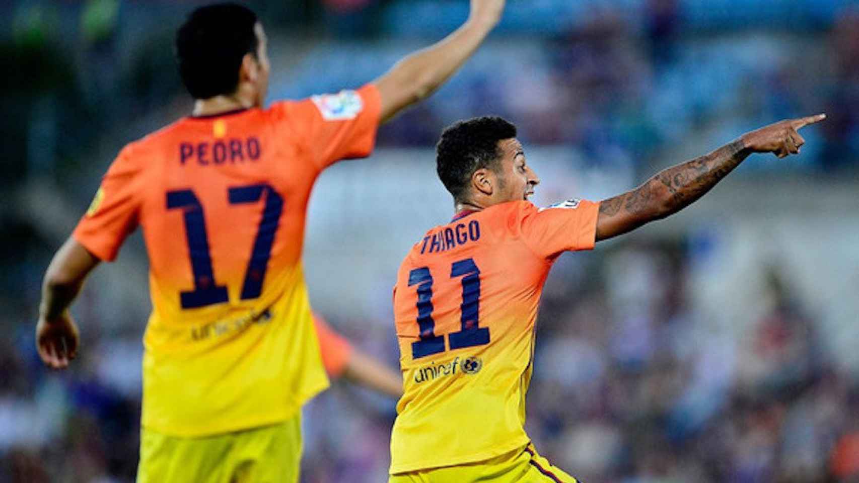 Una foto de Thiago Alcántara y Pedro durante un partido del Barça / Twitter