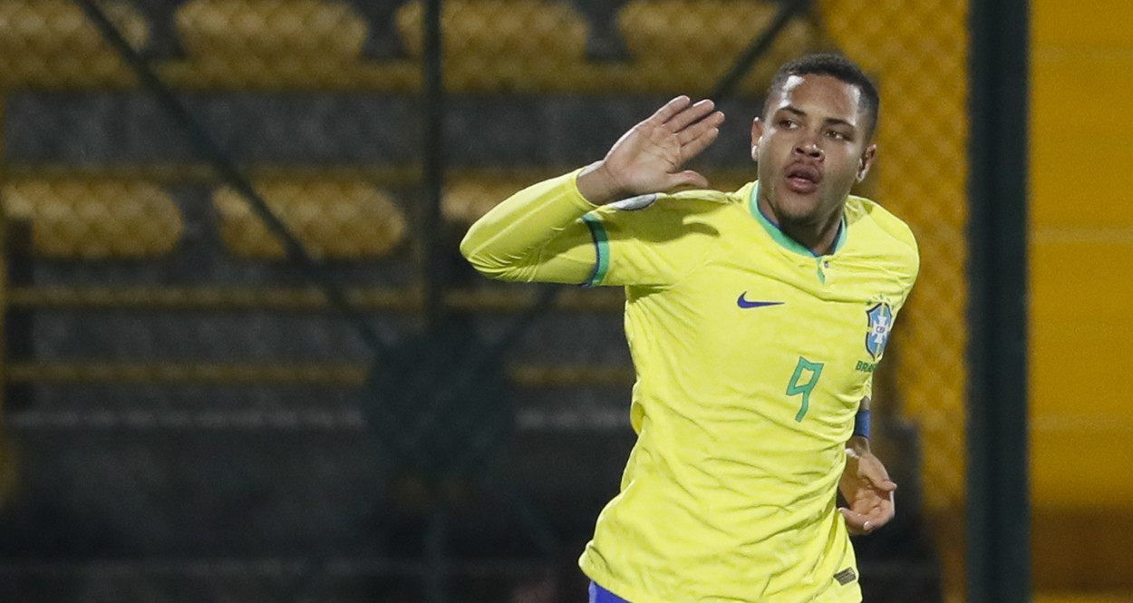 Vitor Roque festeja un gol anotado en el Sudamericano sub 20 / EFE