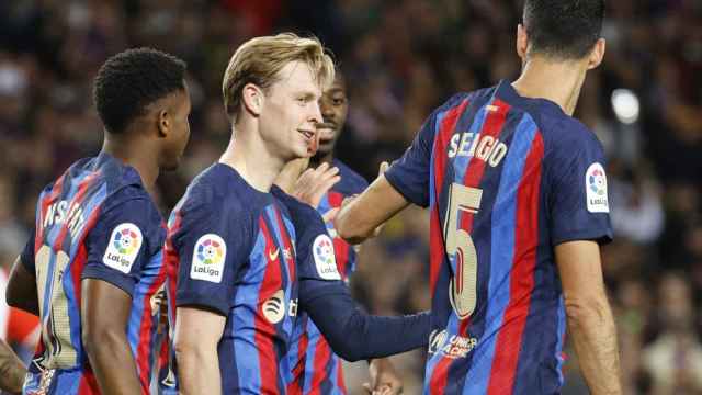 Frenkie de Jong, junto a Busquets, Ansu Fati y Dembelé / FCB