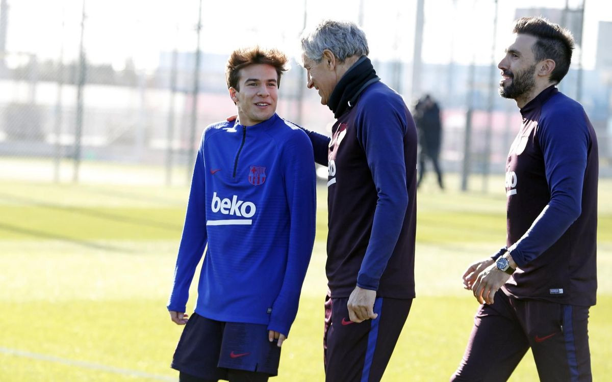 Riqui Puig y Quique Setién en un entrenamiento con el Barça / FC Barcelona