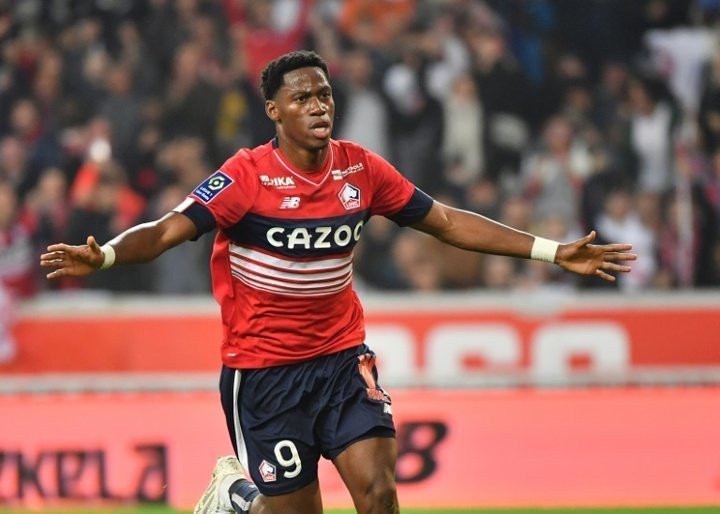 Jonathan David celebra un gol con el Lille : REDES