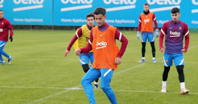 Coutinho, con Demir y Riqui Puig Barça / FCB