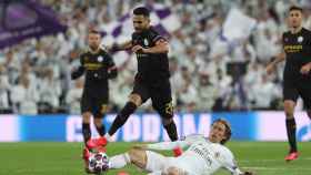 Mahrez intenta superar a Modric en el Madrid-Manchester City en Champions| EFE