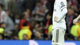Una foto de Luka Modric abatido tras la eliminación del Real Madrid en Champions League / EFE