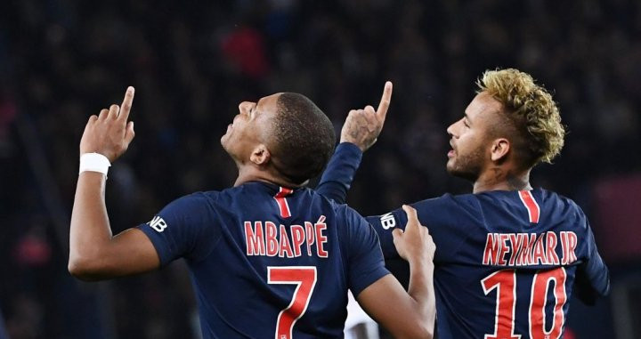 Mbappé y Neymar celebrando un gol con el PSG / EFE