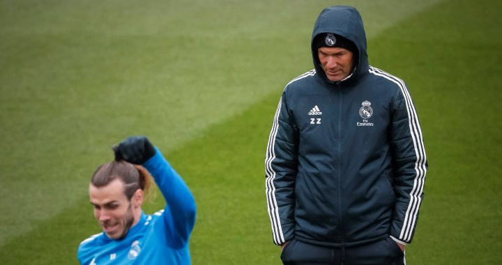 Una foto de Zinedine Zidane y Gareth Bale durante un entrenamiento del Real Madrid / EFE
